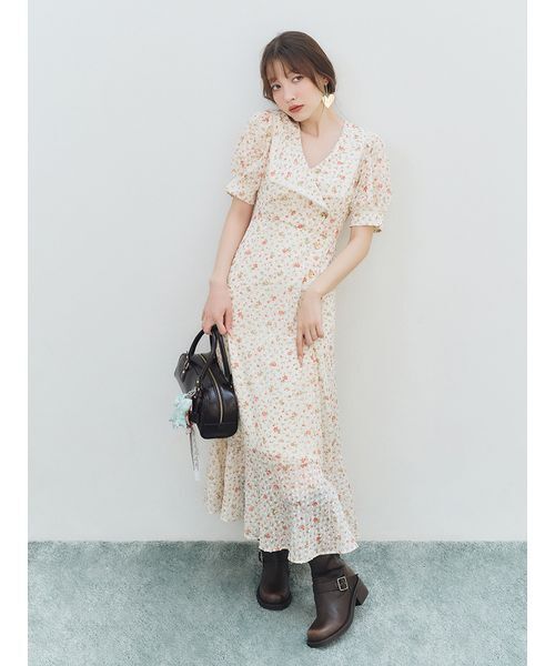 LILY BROWN(リリーブラウン)の「フラワープリントワンピース(ワンピース・レディース・ライトブルー/アイボリー/ブラック・1/0)」の8枚目の写真
