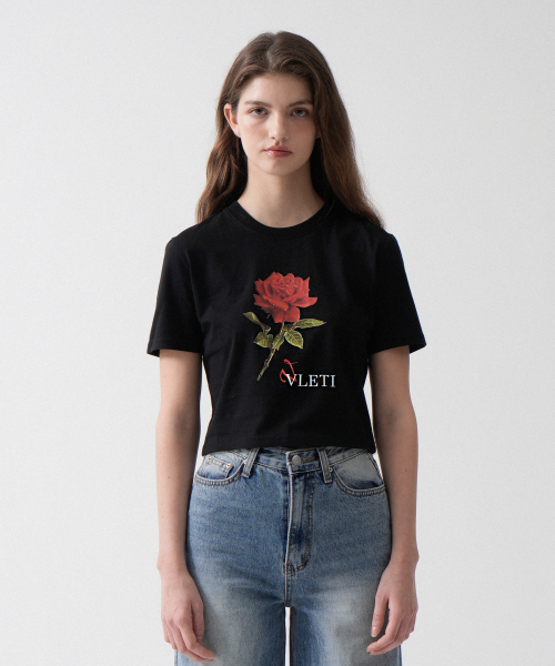 VLETI(ブレッティ)の「Rose Art Work Printing Crop T-shirt (Black)(Tシャツ/カットソー・レディース・ブラック・FREE)」の1枚目の写真