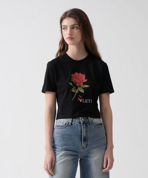 VLETI(ブレッティ)の「Rose Art Work Printing Crop T-shirt (Black)(Tシャツ/カットソー・レディース・ブラック・FREE)」の2枚目の写真