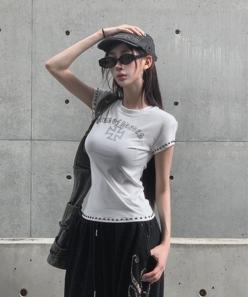 KsG(ケーエスジー)の「アイコンダブルスタッズTシャツ(Tシャツ/カットソー・レディース・ホワイト/ブラック・SMALL/MEDIUM)」の3枚目の写真