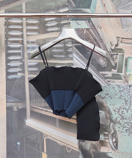 kotohayokozawa(コトハヨコザワ)の「【kotohayokozawa/コトハヨコザワ】OFFSET CAMISOLE/オフセットキャミソール(キャミソール・レディース・ブラック/ホワイト・FREE)」の3枚目の写真