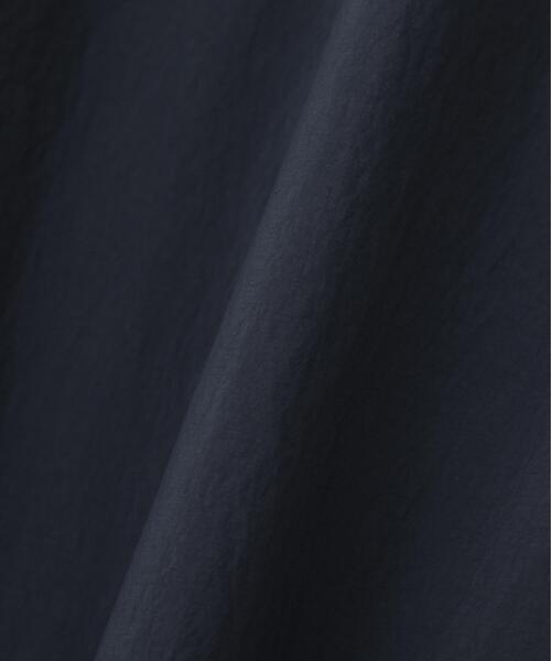 MARGARET HOWELL(マーガレットハウエル)の「RECYCLED TASLAN NYLON TAFFETA BLOUSON(ブルゾン・レディース・ネイビー系1/ベージュ系その他4・1/2)」の3枚目の写真