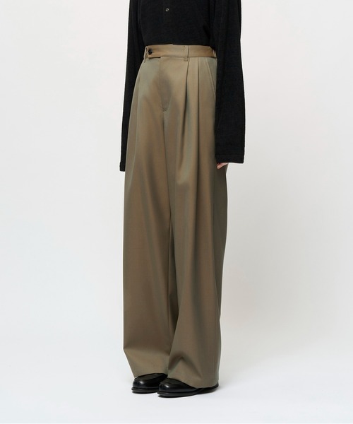 Juha(ユハ)の「2TUCK WIDE DRY TWILL PANTS(スラックス・メンズ・ブラック/ベージュ・3/2/4)」の3枚目の写真