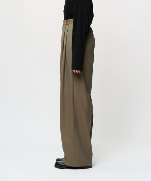 Juha(ユハ)の「2TUCK WIDE DRY TWILL PANTS(スラックス・メンズ・ブラック/ベージュ・3/2/4)」の4枚目の写真