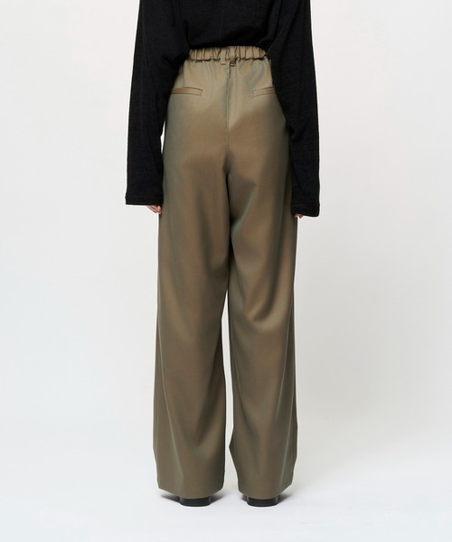 Juha(ユハ)の「2TUCK WIDE DRY TWILL PANTS(スラックス・メンズ・ブラック/ベージュ・3/2/4)」の5枚目の写真