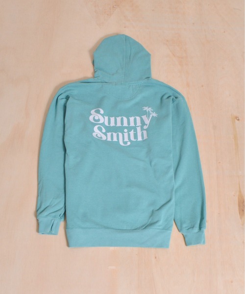 Sunny Smith(サニースミス)の「【SUNNY SMITH】SunnySmithフロントロゴ刺繍裏起毛ピグメントパーカー(パーカー・メンズ・グリーン/スミクロ・LARGE/MEDIUM)」の4枚目の写真