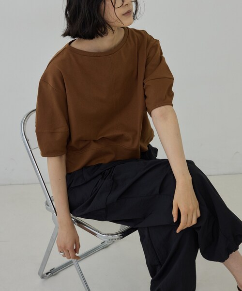 GALLEST(ギャレスト)の「ハーフスリーブフォルムカットソー【接触冷感/新色追加】(Tシャツ/カットソー・レディース・ベビーピンク/ブラウン系その他/チャコールグレー・38)」の2枚目の写真