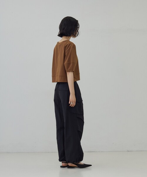 GALLEST(ギャレスト)の「ハーフスリーブフォルムカットソー【接触冷感/新色追加】(Tシャツ/カットソー・レディース・ベビーピンク/ブラウン系その他/チャコールグレー・38)」の15枚目の写真