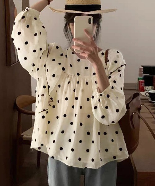 LEMOA(レモア)の「ドット柄パイピングフリルボリュームスリーブブラウス(シャツ/ブラウス・レディース・ベージュ・LARGE/MEDIUM/X-LARGE)」の2枚目の写真