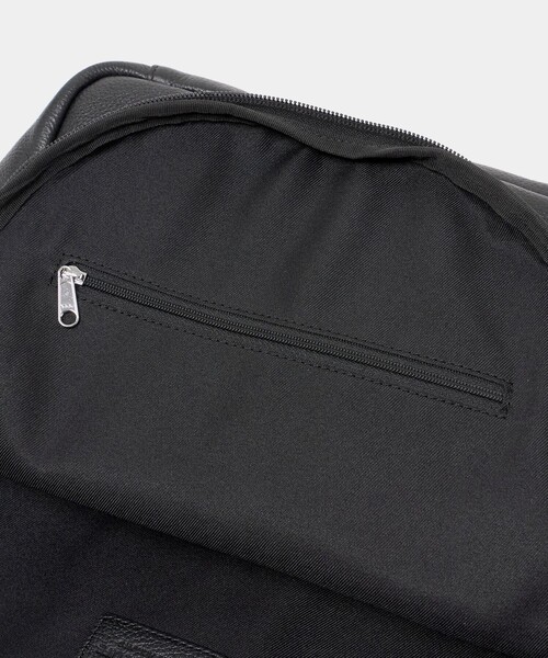 A DAY IN THE LIFE UNITED ARROWS(アデイインザライフユナイテッドアローズ)の「シュリンクレザー デイパック<A DAY IN THE LIFE>(バックパック/リュック・メンズ・ブラック・FREE)」の10枚目の写真