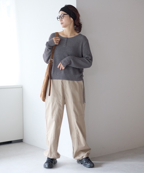 gossara(ゴサラ)の「【gossara こなれ感をプラス!】サイドドロストニット(ニット/セーター・レディース・ベージュ/チャコールグレー/ブラウン・FREE)」の12枚目の写真