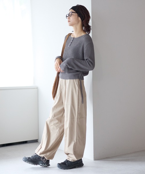 gossara(ゴサラ)の「【gossara こなれ感をプラス!】サイドドロストニット(ニット/セーター・レディース・ベージュ/チャコールグレー/ブラウン・FREE)」の15枚目の写真