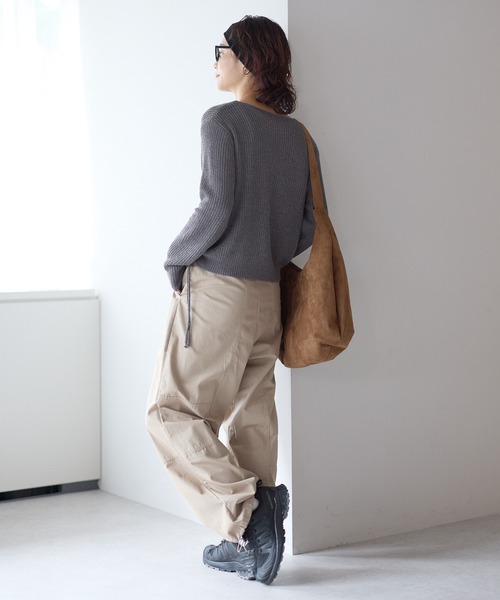 gossara(ゴサラ)の「【gossara こなれ感をプラス!】サイドドロストニット(ニット/セーター・レディース・ベージュ/チャコールグレー/ブラウン・FREE)」の18枚目の写真