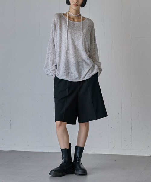 for/c(フォーシー)の「きれいめはっ水タックハーフパンツ【サスティナブル】(その他パンツ・レディース・ブラック/チャコール/グレー・M/L)」の1枚目の写真