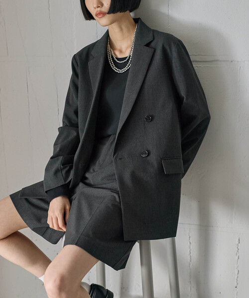 for/c(フォーシー)の「きれいめはっ水タックハーフパンツ【サスティナブル】(その他パンツ・レディース・ブラック/チャコール/グレー・M/L)」の6枚目の写真