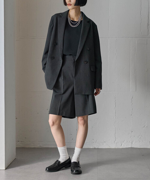 for/c(フォーシー)の「きれいめはっ水タックハーフパンツ【サスティナブル】(その他パンツ・レディース・ブラック/チャコール/グレー・M/L)」の8枚目の写真
