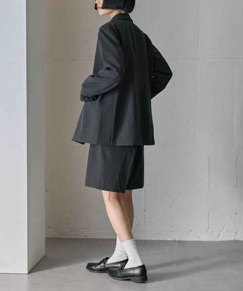 for/c(フォーシー)の「きれいめはっ水タックハーフパンツ【サスティナブル】(その他パンツ・レディース・ブラック/チャコール/グレー・M/L)」の9枚目の写真