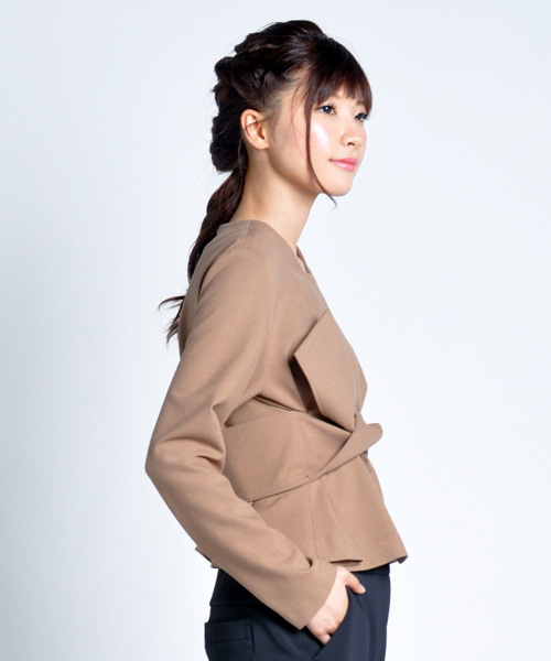 AVIE（アビィ）の「ウエストタイブラウス（シャツ/ブラウス・レディース・キャメル/グレー/ブラック・フリー）」の6枚目の写真