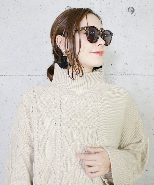 reca（レカ）の「アラン編みベル袖ハイネックニット（ニット/セーター・レディース・レッド系その他/ブラック/ライトベージュ・M）」の2枚目の写真