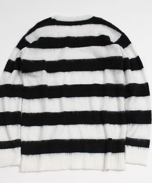 CAMBIO(カンビオ)の「mn1514 - Loose Mohair Knit Pullover ニット(ニット/セーター・メンズ・ホワイト×ブラック/ブラック/レッド系その他/グレー系その他/グレー/グレー系その他2・L/M/S)」の17枚目の写真