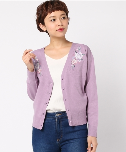 Honeys（ハニーズ）の「刺繍入りＶカーデ（カーディガン/ボレロ・レディース・ブラック/パープル/オフホワイト/サックスブルー/ピンク・M/L）」の4枚目の写真