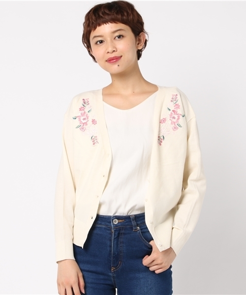 Honeys（ハニーズ）の「刺繍入りＶカーデ（カーディガン/ボレロ・レディース・ブラック/パープル/オフホワイト/サックスブルー/ピンク・M/L）」の2枚目の写真