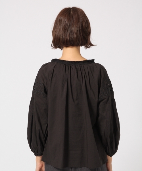 GLOBAL WORK（グローバルワーク）の「ショルダーシシュウブラウス8分袖/771606（シャツ/ブラウス・レディース・ベージュ系その他/ブラック/ホワイト・LARGE/MEDIUM）」の11枚目の写真