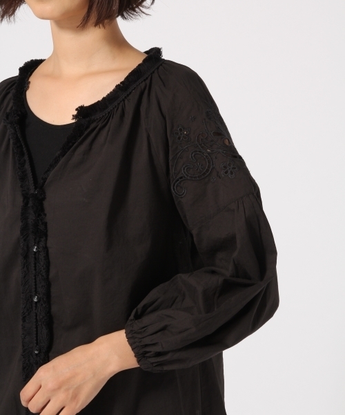 GLOBAL WORK（グローバルワーク）の「ショルダーシシュウブラウス8分袖/771606（シャツ/ブラウス・レディース・ベージュ系その他/ブラック/ホワイト・LARGE/MEDIUM）」の12枚目の写真