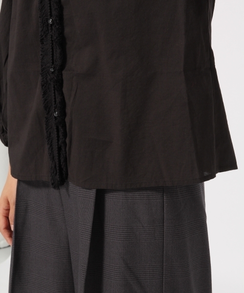 GLOBAL WORK（グローバルワーク）の「ショルダーシシュウブラウス8分袖/771606（シャツ/ブラウス・レディース・ベージュ系その他/ブラック/ホワイト・LARGE/MEDIUM）」の15枚目の写真