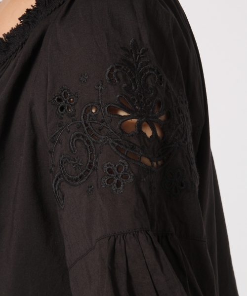 GLOBAL WORK（グローバルワーク）の「ショルダーシシュウブラウス8分袖/771606（シャツ/ブラウス・レディース・ベージュ系その他/ブラック/ホワイト・LARGE/MEDIUM）」の10枚目の写真