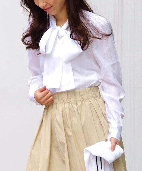 NARACAMICIE（ナラカミーチェ）の「ランダムストライプボウタイ長袖ブラウス（シャツ/ブラウス・レディース・ホワイト/ピンク/パープル/ネイビー・LARGE/MEDIUM/SMALL/X-LARGE）」の2枚目の写真