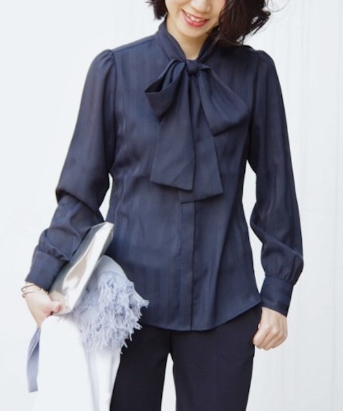 NARACAMICIE（ナラカミーチェ）の「ランダムストライプボウタイ長袖ブラウス（シャツ/ブラウス・レディース・ホワイト/ピンク/パープル/ネイビー・LARGE/MEDIUM/SMALL/X-LARGE）」の3枚目の写真