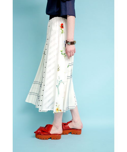 DOLLUPOOPS(ドールアップウップス)の「<doll up oops> 4tex ボタニカル×ドット フレアースカート(スカート・レディース・ホワイト/ブラック・38)」の11枚目の写真