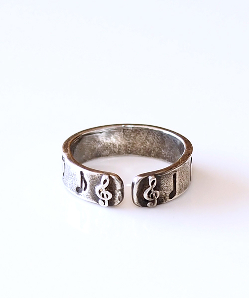 BEAMS（ビームス）の「□BEAMS / 音符モチーフ リング（リング・メンズ・シルバー・ONE SIZE）」の2枚目の写真