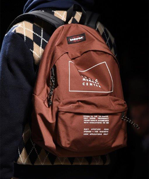 UNDERCOVER(アンダーカバー)の「【Undercoverコラボ 限定モデル】 PADDED PAK'R XL パデッドパッカー デイパック(バックパック/リュック)」|ブラウン