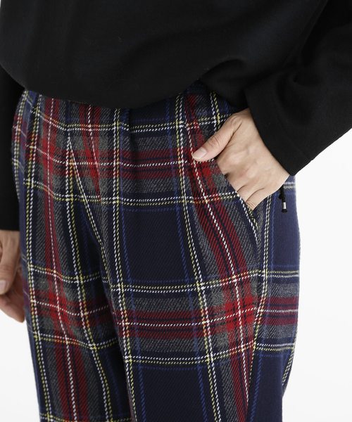 Munich(ミューニック)の「タータンチェックカルゼテーパードパンツ(その他パンツ・レディース・ベージュ/ネイビー・S)」の11枚目の写真