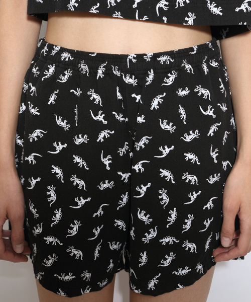 i（アイ）の「恐竜プリントショートパンツ（その他パンツ・レディース・ホワイト/ブラック・ﾌﾘ-）」の8枚目の写真