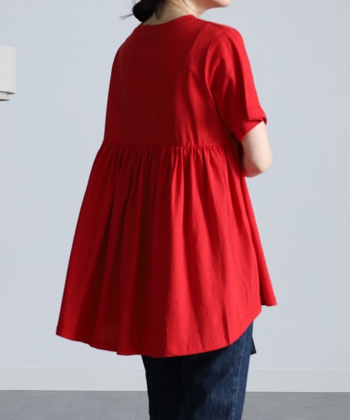 RANAN(ラナン)の「汗染み防止/接触冷感 コットン100%バックギャザーフレアーTシャツ(Tシャツ/カットソー・レディース・ネイビー/モカ/レッド/ライトグレー/グリーン/ブルー/ブラック/オフホワイト/イエロー/チャコール・M/LL/L)」の10枚目の写真