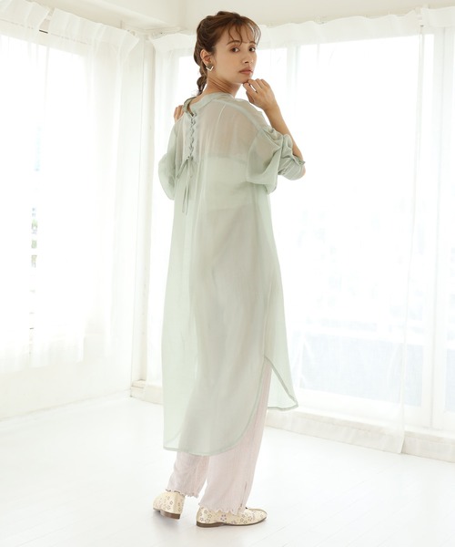 one after another NICE CLAUP（ワンアフターアナザーナイスクラップ）の「うしろレースアップロングシアーシャツ（シャツ/ブラウス・レディース・ベージュ/オフホワイト/ミント・FREE）」の12枚目の写真