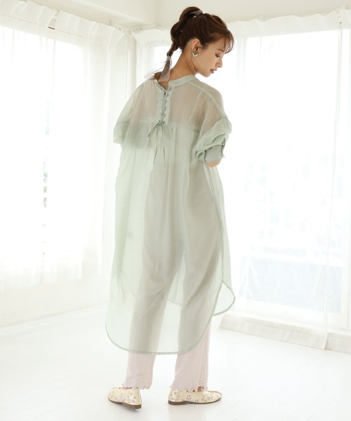 one after another NICE CLAUP（ワンアフターアナザーナイスクラップ）の「うしろレースアップロングシアーシャツ（シャツ/ブラウス・レディース・ベージュ/オフホワイト/ミント・FREE）」の4枚目の写真