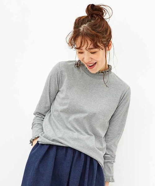 Live in comfort(リブインコンフォート)の「リブ イン コンフォート コーデが新鮮に華やぐ ニットフリルカットソートップス(Tシャツ/カットソー・レディース・ベージュ/ラベンダー/ホワイト/ブラック/杢グレー・MEDIUM/X-LARGE/SMALL/LARGE/XX-LARGE/XXX-LARGE)」の3枚目の写真