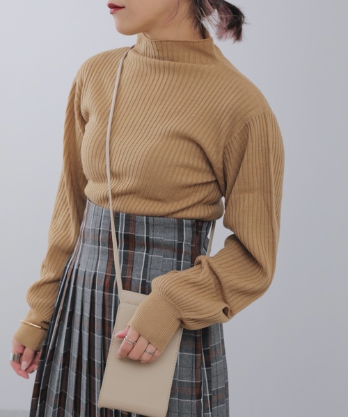 ap retro（アプレトロ）の「袖ボリュームボトルネックリブニット/プチハイネックリブニット【ZOZO限定アイテム】（ニット/セーター・レディース・ベージュ系その他2/グレイッシュベージュ/ブラック系その他/ベージュ/ホワイト系その他/ダークオレンジ/グレー系その他/ブラック/オレンジ系その他/ベージュ系その他/トップグレー/オフホワイト・FREE）」の7枚目の写真