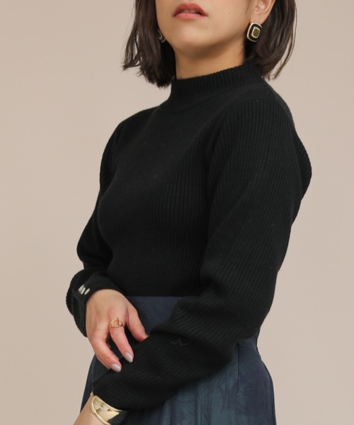 ap retro（アプレトロ）の「袖ボリュームボトルネックリブニット/プチハイネックリブニット【ZOZO限定アイテム】（ニット/セーター・レディース・ベージュ系その他2/グレイッシュベージュ/ブラック系その他/ベージュ/ホワイト系その他/ダークオレンジ/グレー系その他/ブラック/オレンジ系その他/ベージュ系その他/トップグレー/オフホワイト・FREE）」の4枚目の写真