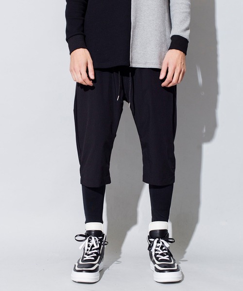 NO ID.(ノーアイディ)の「【NO ID.】Stretch Layered Sarrouel Cropped Pants / ストレッチ レイヤード サルエル クロップド パンツ(その他パンツ・メンズ・ブラック系その他/ブラック・1/3/2)」の4枚目の写真