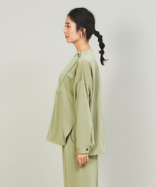 qualite(カリテ)の「【WEB・一部店舗限定】起毛サテンカッティングブラウス(シャツ/ブラウス・レディース・ベージュ/ネイビー/カーキ・フリー)」の5枚目の写真