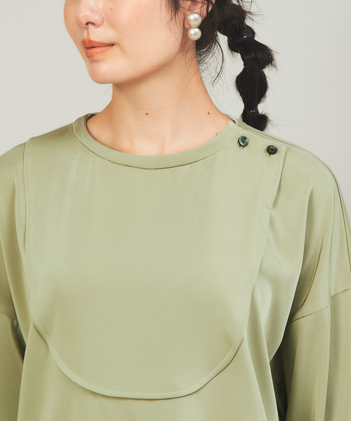 qualite(カリテ)の「【WEB・一部店舗限定】起毛サテンカッティングブラウス(シャツ/ブラウス・レディース・ベージュ/ネイビー/カーキ・フリー)」の8枚目の写真