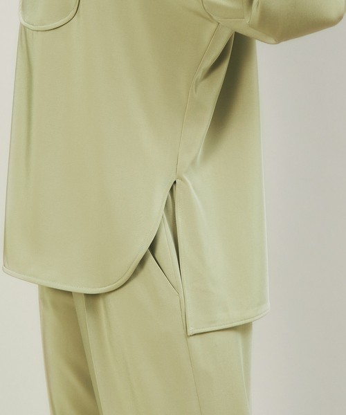 qualite(カリテ)の「【WEB・一部店舗限定】起毛サテンカッティングブラウス(シャツ/ブラウス・レディース・ベージュ/ネイビー/カーキ・フリー)」の11枚目の写真