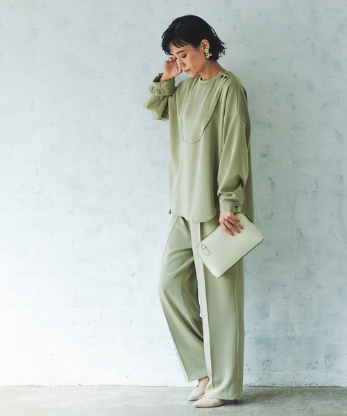 qualite(カリテ)の「【WEB・一部店舗限定】起毛サテンカッティングブラウス(シャツ/ブラウス・レディース・ベージュ/ネイビー/カーキ・フリー)」の14枚目の写真
