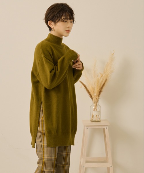 Ambre Neige(アンブルネージュ)の「バックデザインスリットニット/【WEB/EC限定商品】(ニット/セーター・レディース・ベージュ/カーキ・FREE)」の2枚目の写真