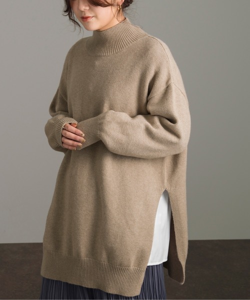 Ambre Neige(アンブルネージュ)の「バックデザインスリットニット/【WEB/EC限定商品】(ニット/セーター・レディース・ベージュ/カーキ・FREE)」の4枚目の写真